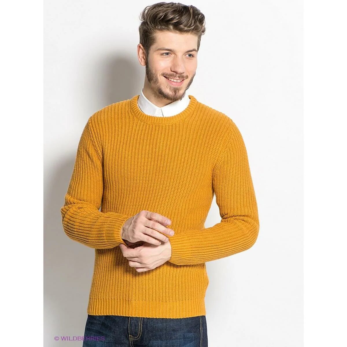 Джемпер мужской. Яркий мужской свитер. Стильные свитера для мужчин. Водолазка мужская горчичного цвета. Вайлдберриз мужские свитера