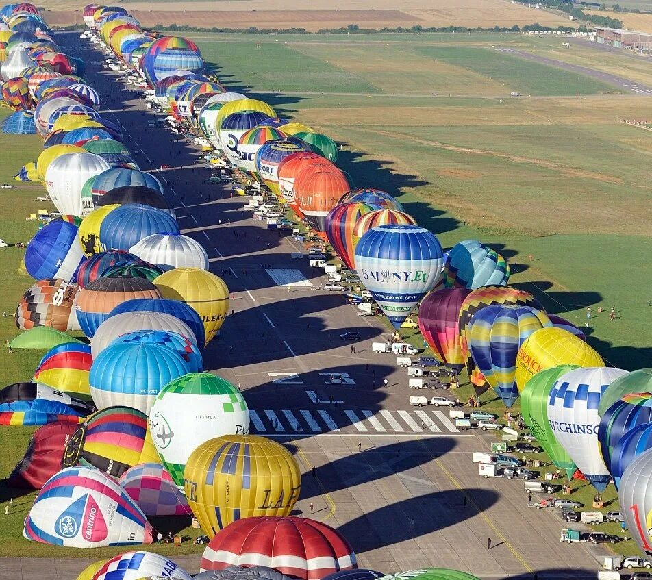 мировой рекорд воздушные шары. воздушные шары в небе. фестиваль воздушных шаров. фестиваль воздушных шаров из инстаграмма. мировой рекорд воздушные шары.