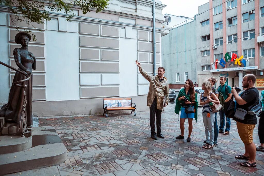 Экскурсии во владивостоке. Пешеходная экскурсия владивосток. музей арсеньев экскурсоводы. арсеньев памятник владивосток. директор музея во владивостоке.