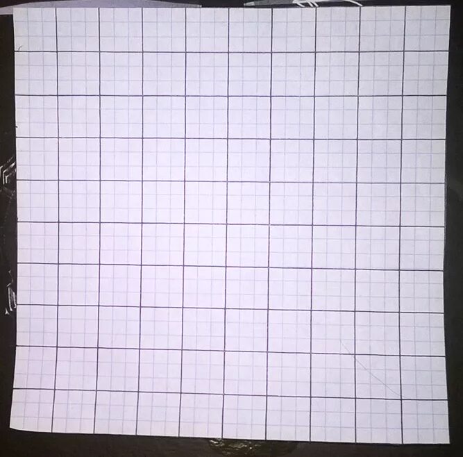 На разлинованной в клетку бумаге. Квадратный листочек бумаги. Лист с квадратами. Квадратный лист в клеточку. Лист расчерченный на квадратики.
