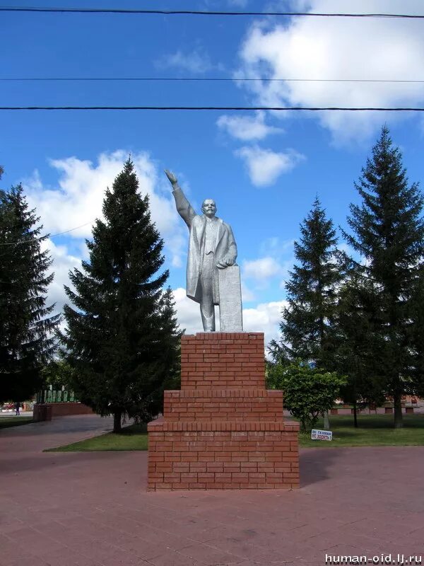 Самарская сергиевск купить. Сергиевск памятники. Памятники Сергиевского района Самарской области. Село Сергиевск Самарская область достопримечательности. Сергиевск Самарская область парк.