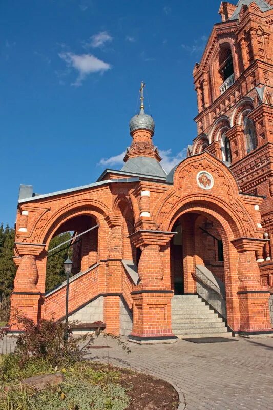 храм в граде московском. церковь град московский. сапёрное ленинградская область реабилитационный центр время работы. кладбище дарна истринский район. храм георгия победоносца в граде московском.