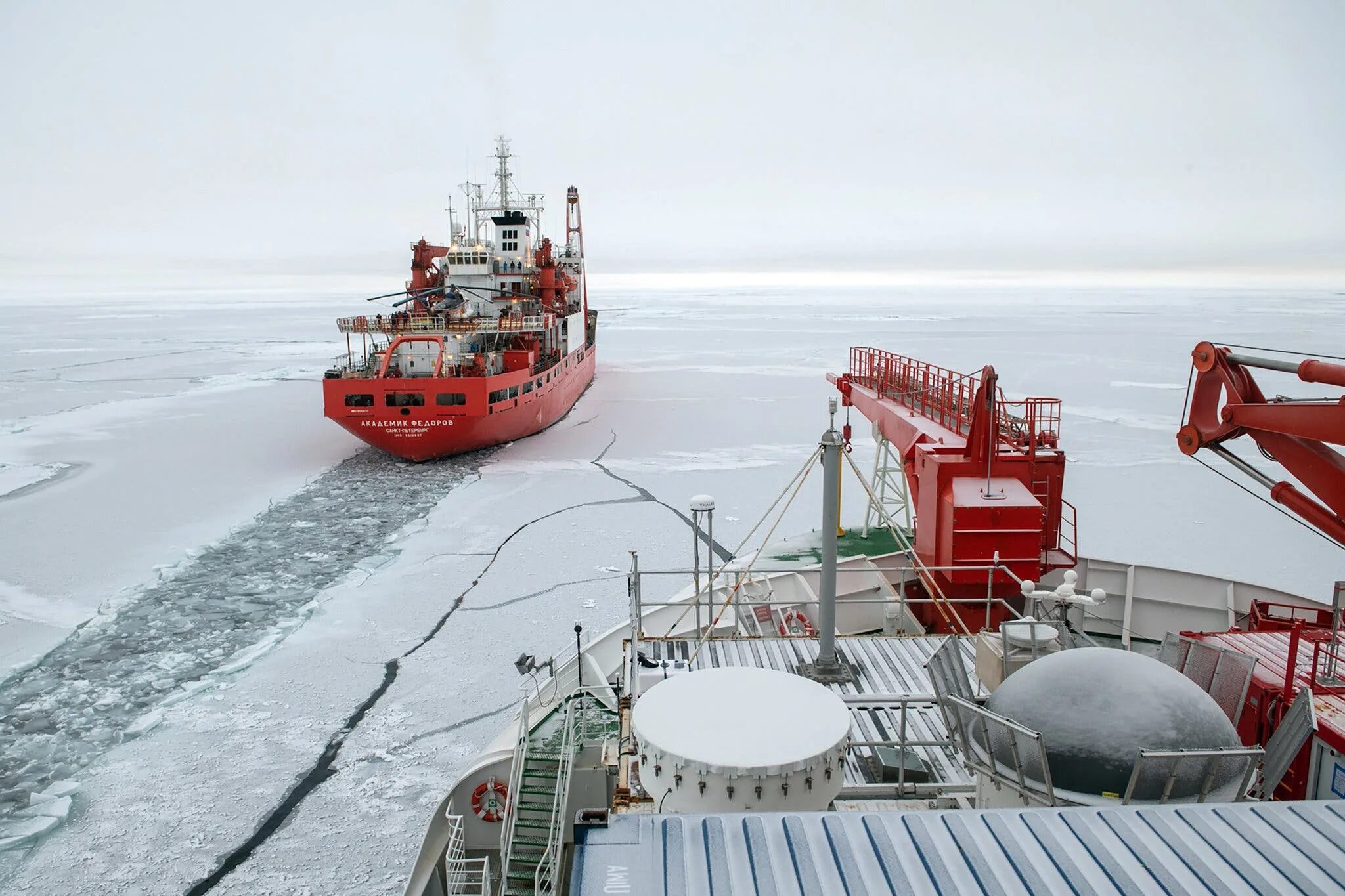 Добыча судов. Добыча нефти в Северном Ледовитом океане. Полярная Экспедиция академик Федоров и Поларштерн. Поларштерн судно. Экспедиция в Арктику.