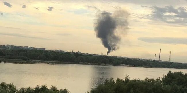 Город запах химия приязнь. Омск нму. Нефтезавод омск выбросы. Омск выбросы в атмосферу. Омск заводы загрязнение.