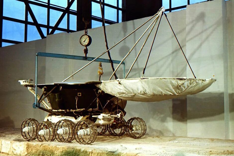 Самоходный аппарат совершивший путешествие по луне. Первый Планетоход «Луноход-1». Луноход Роскосмос. Луноход-2 в НПО Лавочкина. Самоходный аппарат Луноход 1.