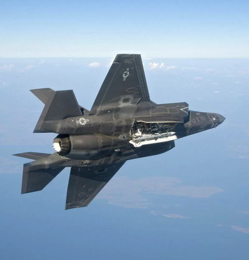 Истребитель стелс f-117. B-52 стелс. Стелс самолет b2. Стелс-бомбардировщик b-2. F 117 стелс.