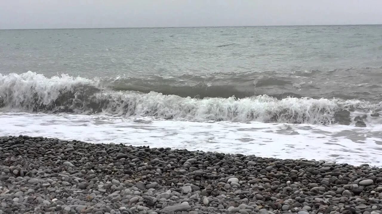 Черное море Лазаревское. Черное море пляж Лазаревское. Сочи море Лазаревское чистое море. Сочи Адлер черное море.