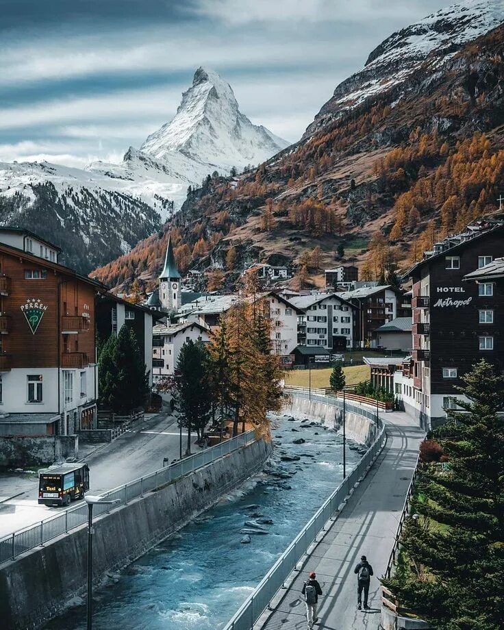 Zermatt switzerland. Церматт Швейцария. Маттерхорн Швейцария Церматт. Швейцарский горный городок Церматт. Церматт Швейцария лето.