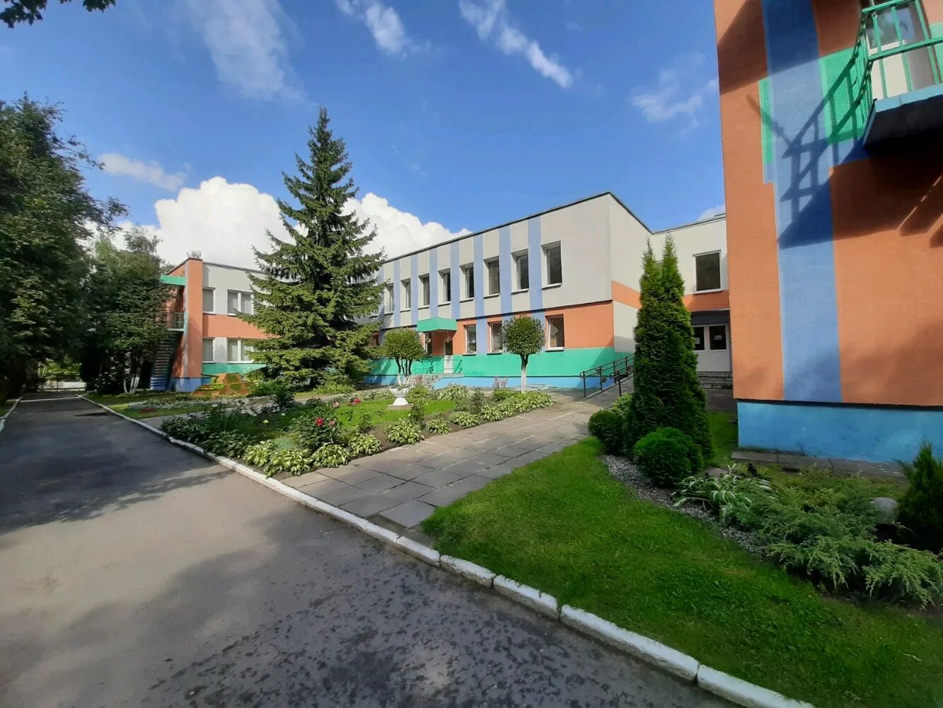 Садики минска 564. Сад 2 минск. Карвата 2. Детский сад 489 новосибирск. Детский сад 1 минск.