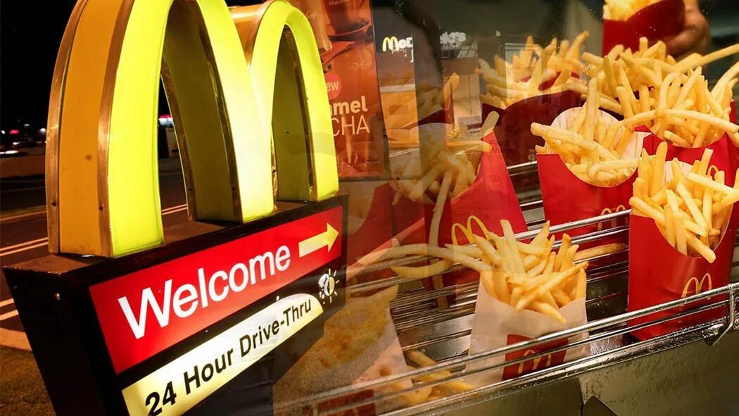 Mcdonald's russia. MCDONALD'S В США. Макдоналдс в США. Макдональдс фото. Макдональдс еда.