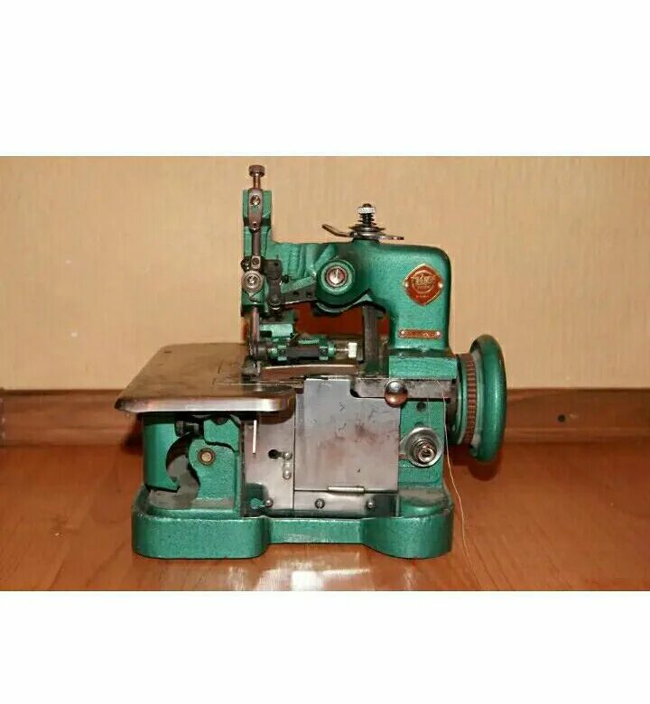 Оверлок ямата fn2 7d. Швейная машина оверлок китайский трехниточный. Jack c3 оверлок лапка. Оверлок старые. Оверлок старые.