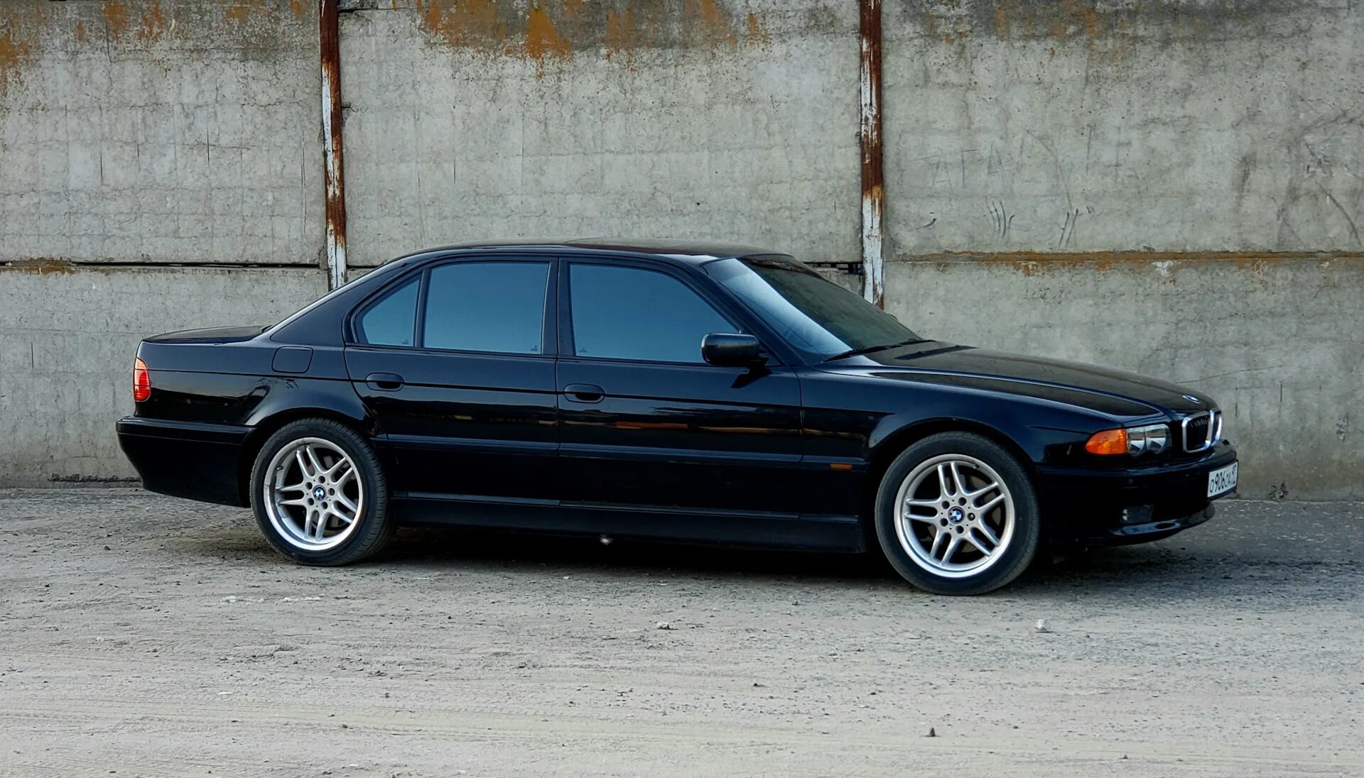 1999 7. Bmw 7 e38 1999. бмв 740 i 1999 черная. bmw 7 series 1999. бмв семёрка 1999.