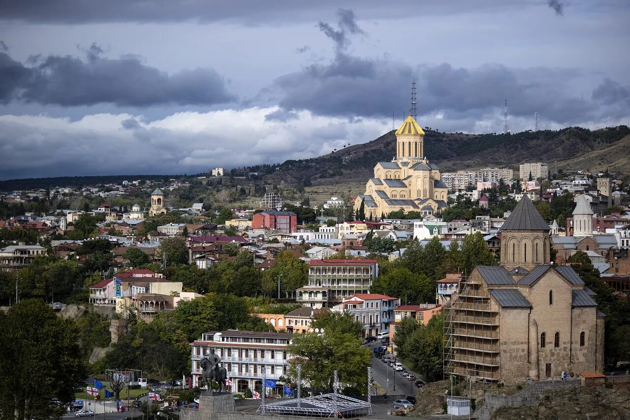 Где город тбилиси. Грузия Тбилиси. Грузия Тбилиси архитектура. Авлабари в Тбилиси. Столица Грузии Тбилиси фото.