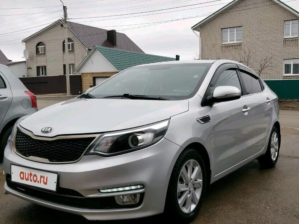 Киа рио 2015 год 1.6. Kia Rio 2015 серебристый. Kia Rio 3 Рестайлинг серебристый. Киа Рио 2015 Рестайлинг серебристый. Kia Rio 3 серебристая.