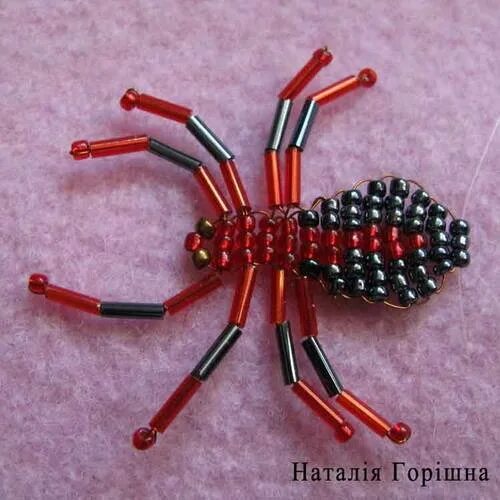 Плетение паучка из бисера. Паук из бисера схема плетения для начинающих. Бисероплетение для начинающих паук. Паучок из бисера. Как сплести из бисера паука.