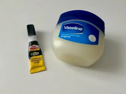 Чем отмыть клей момент с пластика