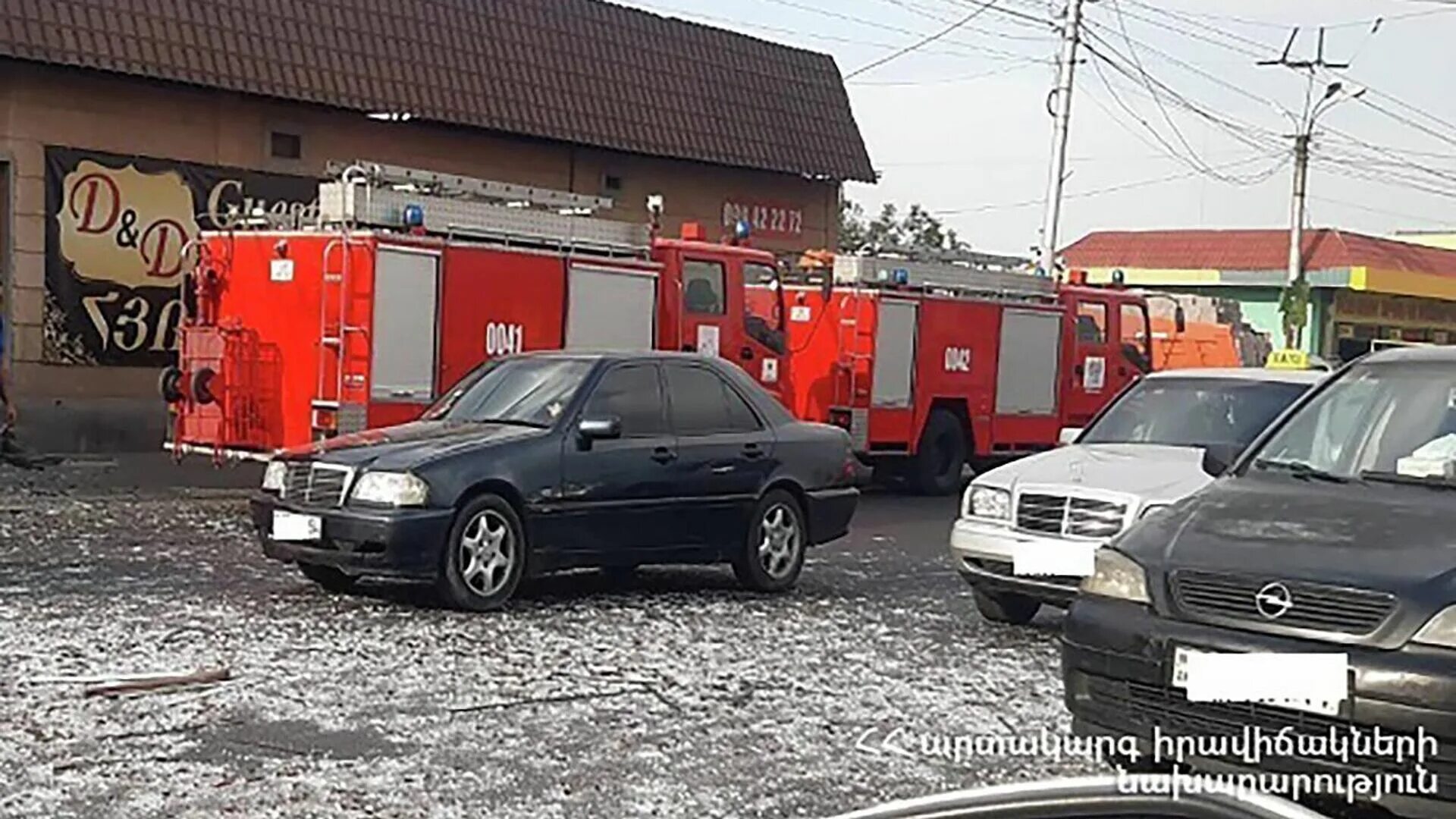 Пожарные машины в Армении. Пожар в Ереване. Проспект Багратуняц Ереван. Пожарные машины Ереван.