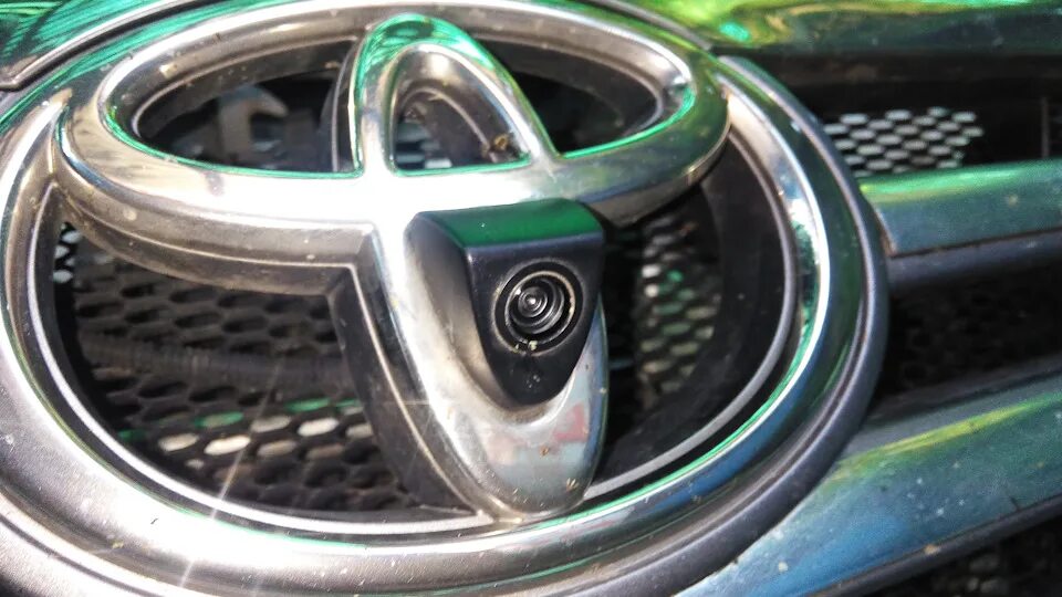 Камера в штатное место toyota rav4 2014 года. Камера тойота хайлюкс. Камера тойота хайлюкс. Toyota tundra багажник. Штатная камера toyota axio.
