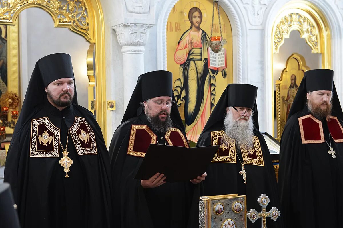 паисий епископ железногорский и льговский. старец эмилиан (вафидис). софроний арефьев. "схимонах феодор пользиков". архимандрит паисий аризона.