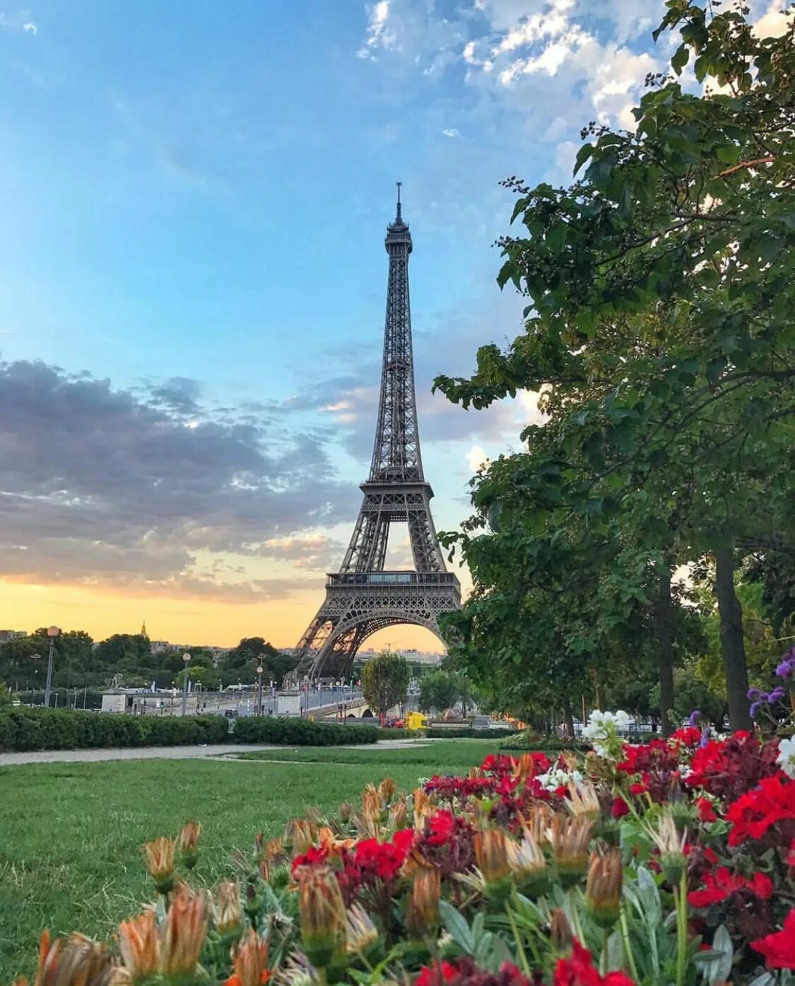 Француз рассвет. Франция. Франция Париж. Эйфелева башня. Франция летом.