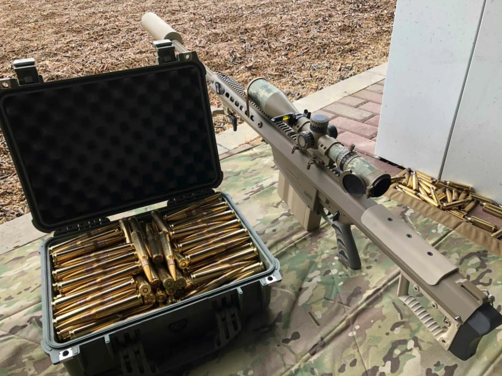 Патрон 50 bmg. БМГ 50 калибра винтовка. 50 БМГ винтовка патрон. 50 BMG пулемет. 50 BMG патрон винтовка.