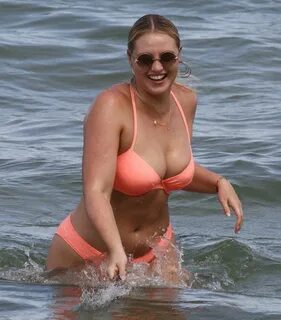 Iskra-Lawrence-in-Pi. 
