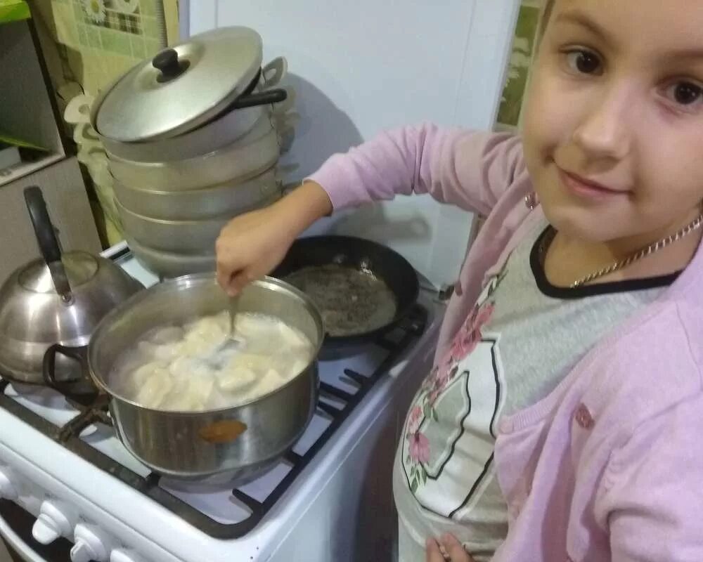 Окружающий мир рабочая тетрадь полезные ископаемые. Полезные ископаемые задания. Учительница спросила серёжу рассказать о полезных ископаемых. Шеф-повар джейми оливер. Стихотворение про повара, который готовил обед а тут.