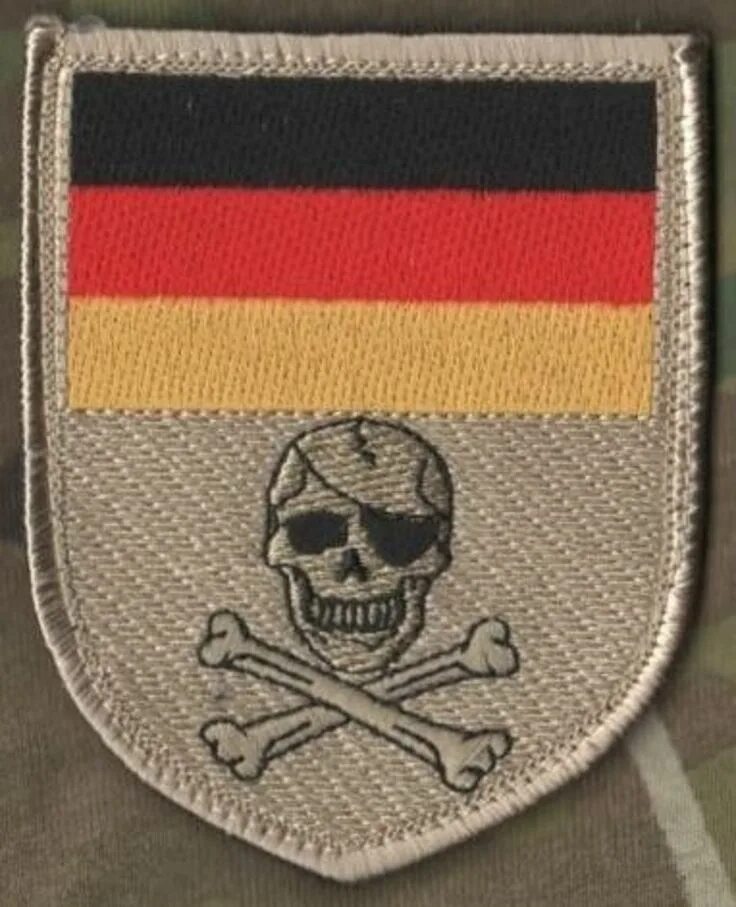 Totenkopf патч. Эмблема бундесвера фрг. Германская нашивка. Шеврон bundeswehr. Нашивки вермахта.