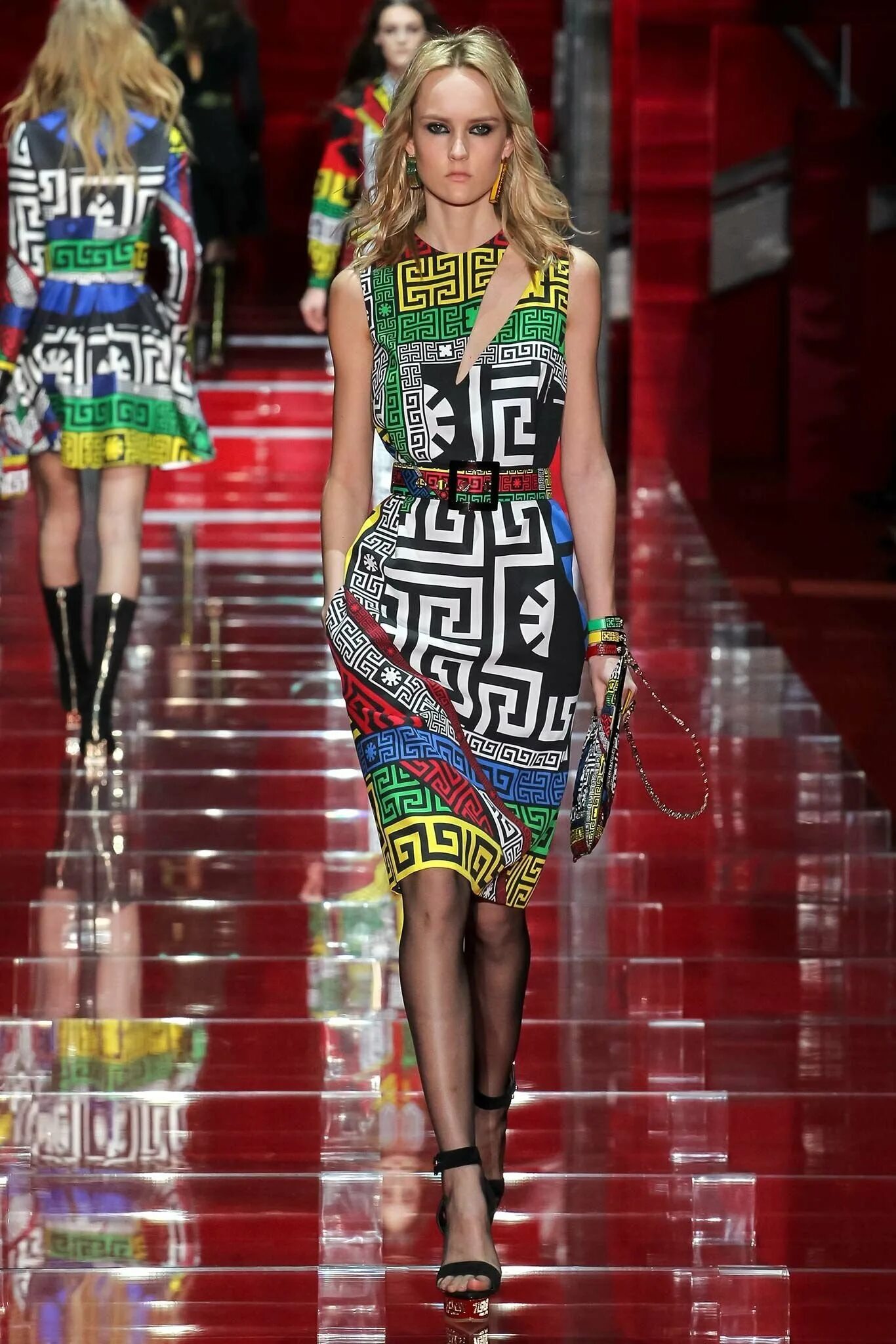 Versace collection. Донателла Версаче коллекции. Донателла Версаче мода. Коллекция Донателлы Версаче 2018. Коллекция одежды Донателла Версаче.