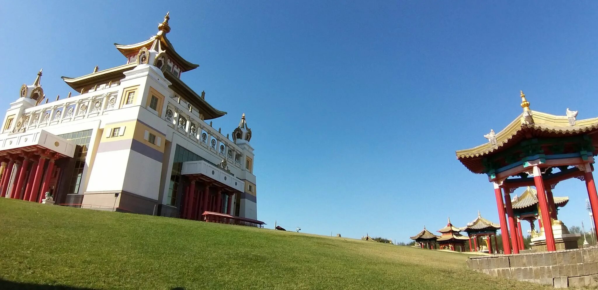 Золотая обитель будды шакьямуни калмыкия. Урул «золотая обитель будды шакьямуни». Дацан в калмыкии. Элиста храм будды шакьямуни. Храм золотая обитель элиста будда.
