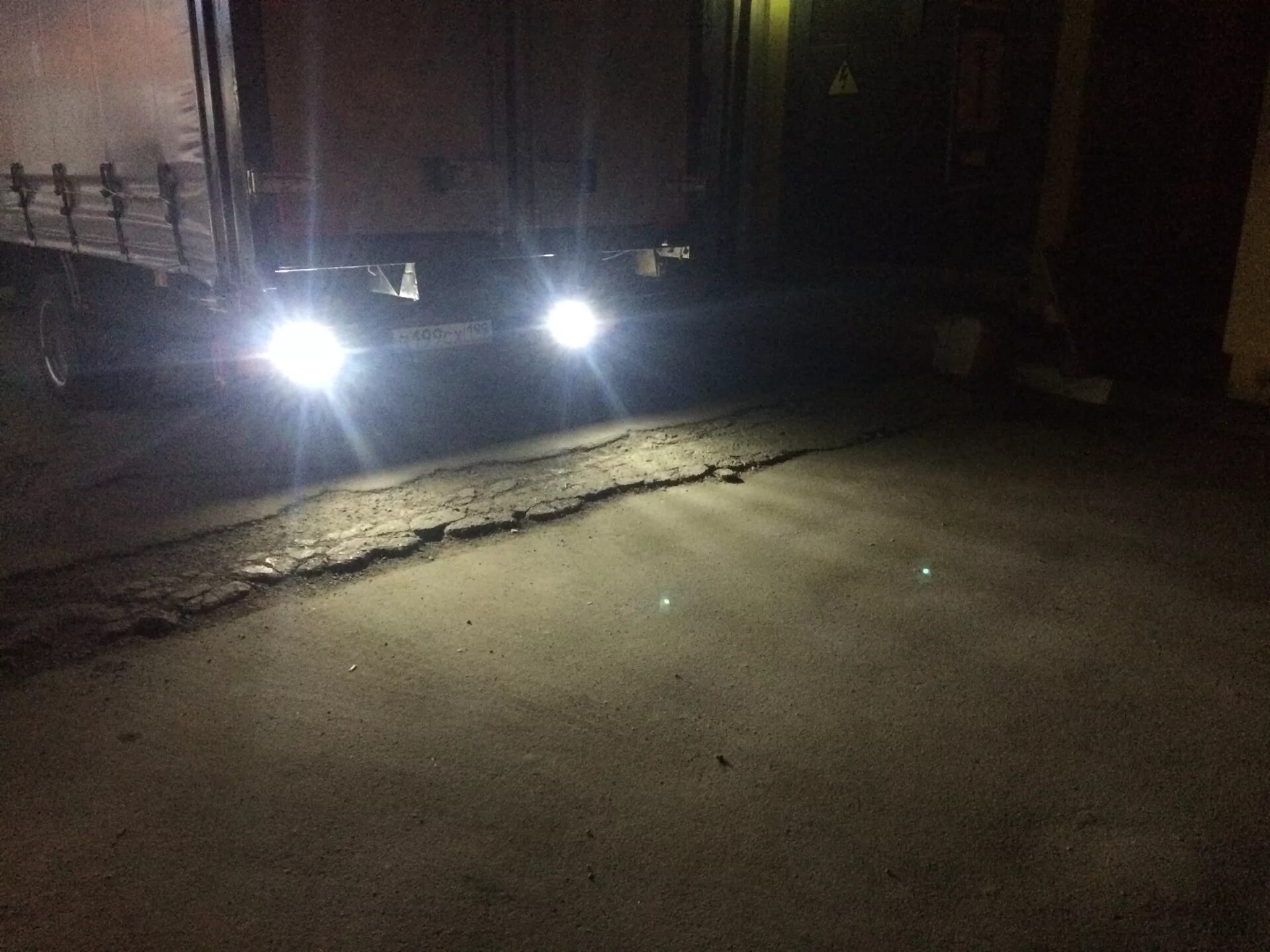 Фонарь заднего хода камаз 24v. Звуковой сигнал заднего хода газель некст. Дополнительный задний ход на газель 3302. Дополнительный задний ход на газель 3302. Дополнительный задний ход на газель некст.