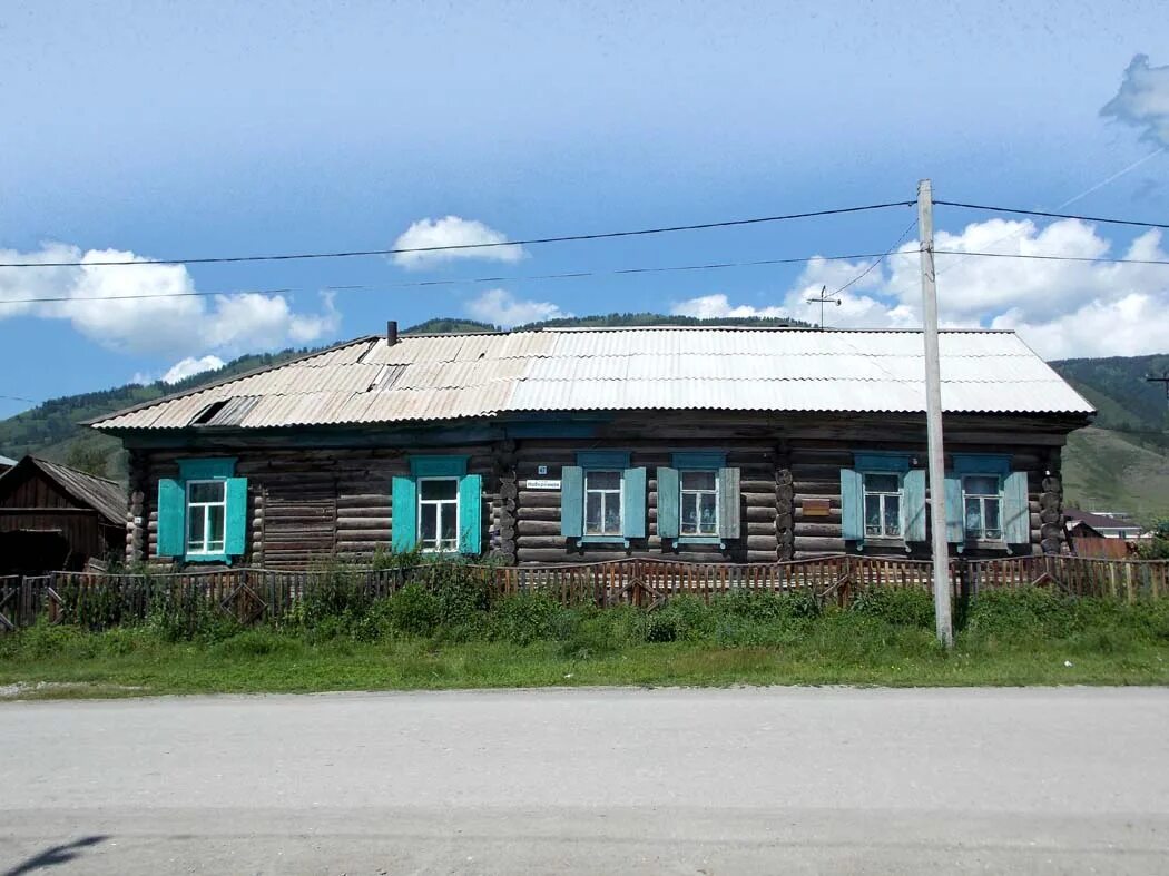 Дома в усть коксе. Больница Усть кокса. Мост Усть кокса. Мухтасыровв Усть кокса. Усть кокса школа.