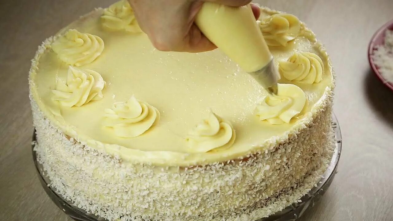 Какой крем можно использовать. Заварной крем пломбир. Украшение торта кремом пломбир. Крем пломбир для торта на сметане. Заварной крем пломбир для торта.