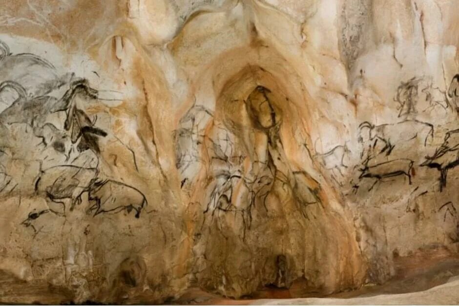 Ancient cave. Пещера Пейнтед-Кейв. В пещере Нахаль-Хемар. Пещера первобытного человека. Пещера доисторического человека.