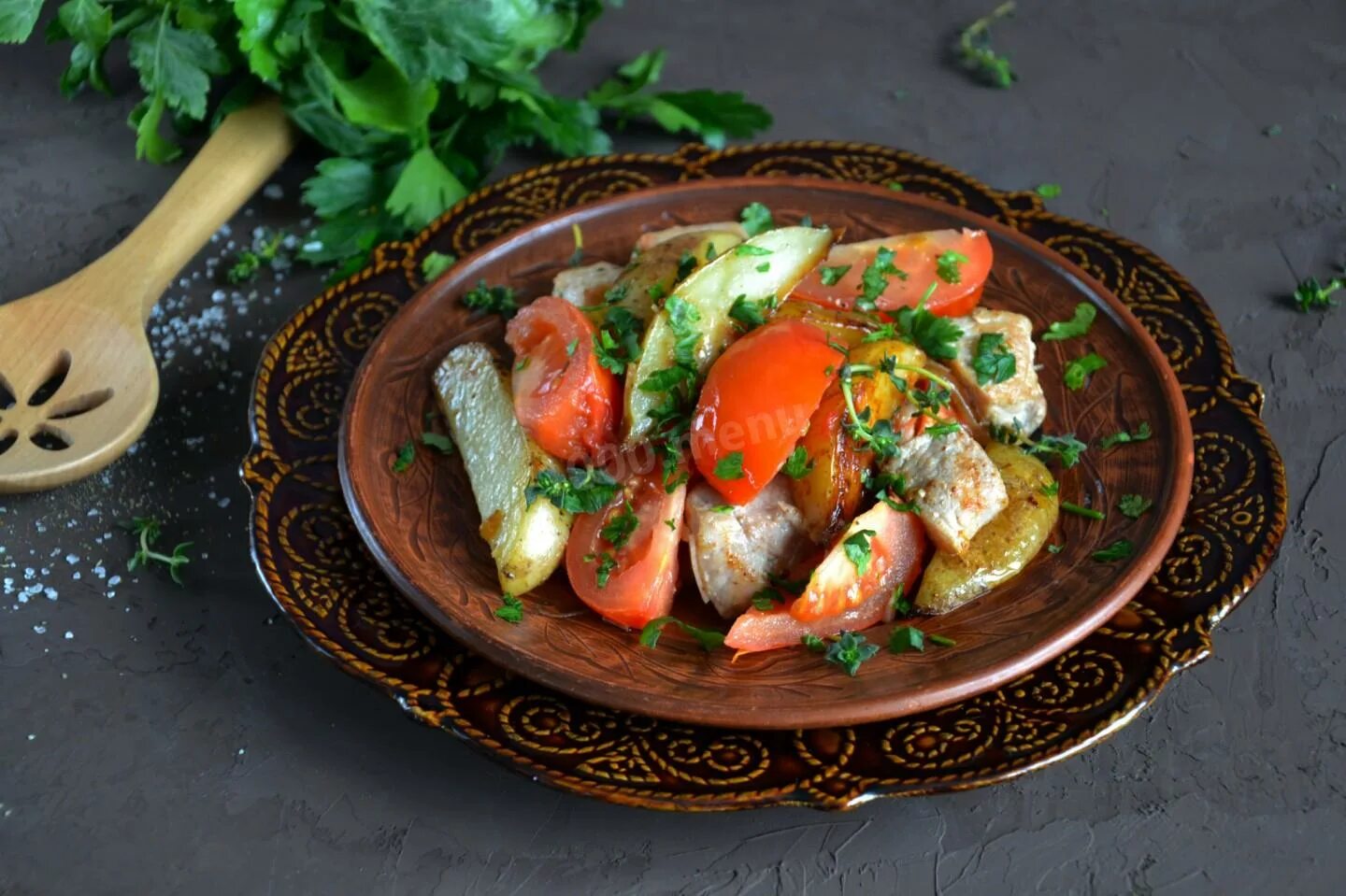 Оджахури рецепт на сковороде со свининой. Грузинское блюдо оджахури. Оджахури с соусом сацебели. Оджахури по-грузински. Оджахури.