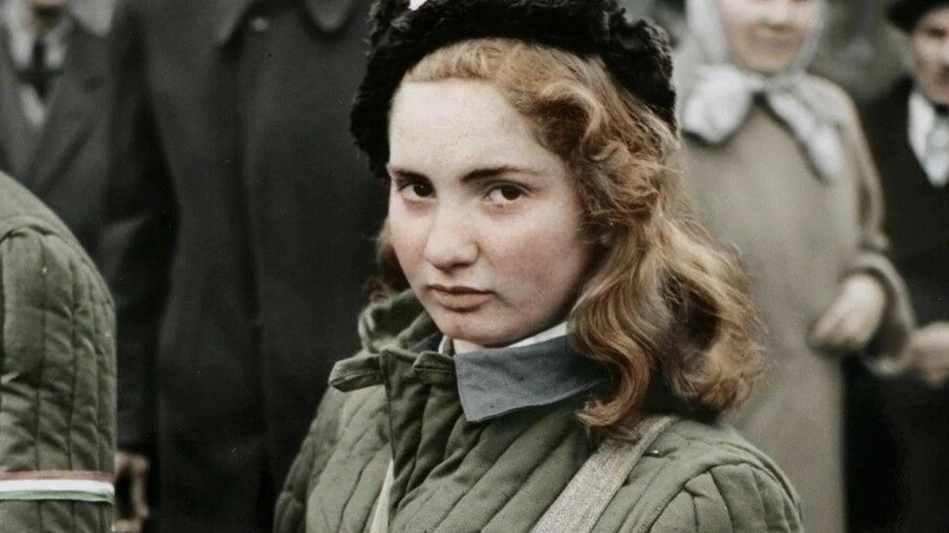 Героиня венгрии. Площадь героев будапешт. Красивые венгерки. Героиня венгрии. Героиня венгрии.
