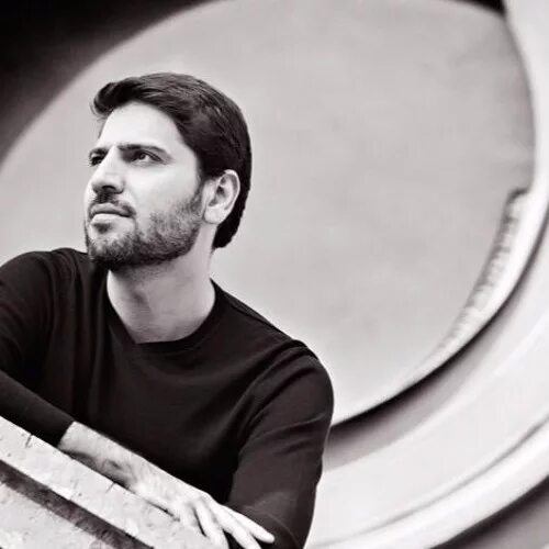 Садыков юсуф. Мариам юсуф. sami yusuf 2025. юсуф певец арабский. sami yusuf rasmlari.