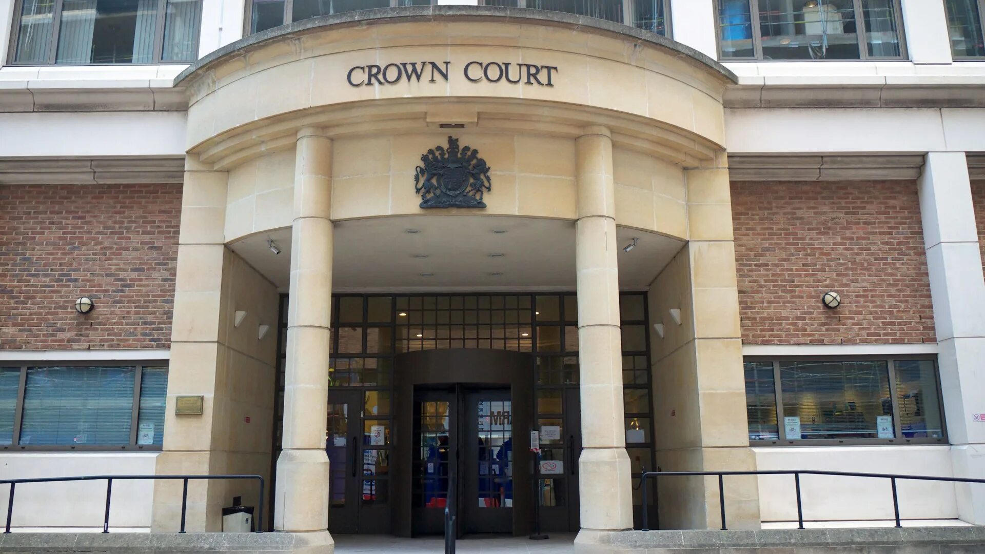 Coded court. Crown court в великобритании. суды графств в великобритании.