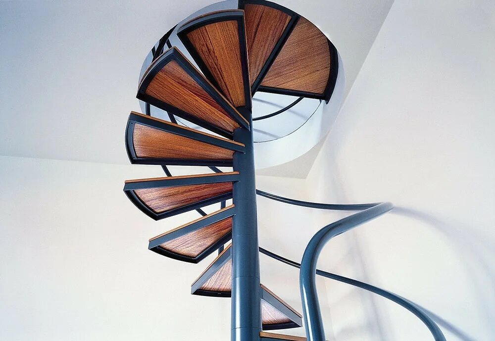 Винтовая деревянная лестница ДЛС-034 С металлом. Стамет винтовая лестница. Винтовая лестница Эндрю Макконнелла.