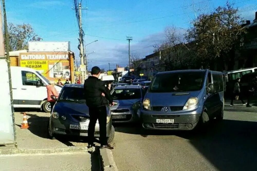 Автопартнер Симферополь ДТП. Авария в Симферополе на Севастопольской. Авария на Севастопольской Симферополь ночью. ДТП Симферополь центр города.