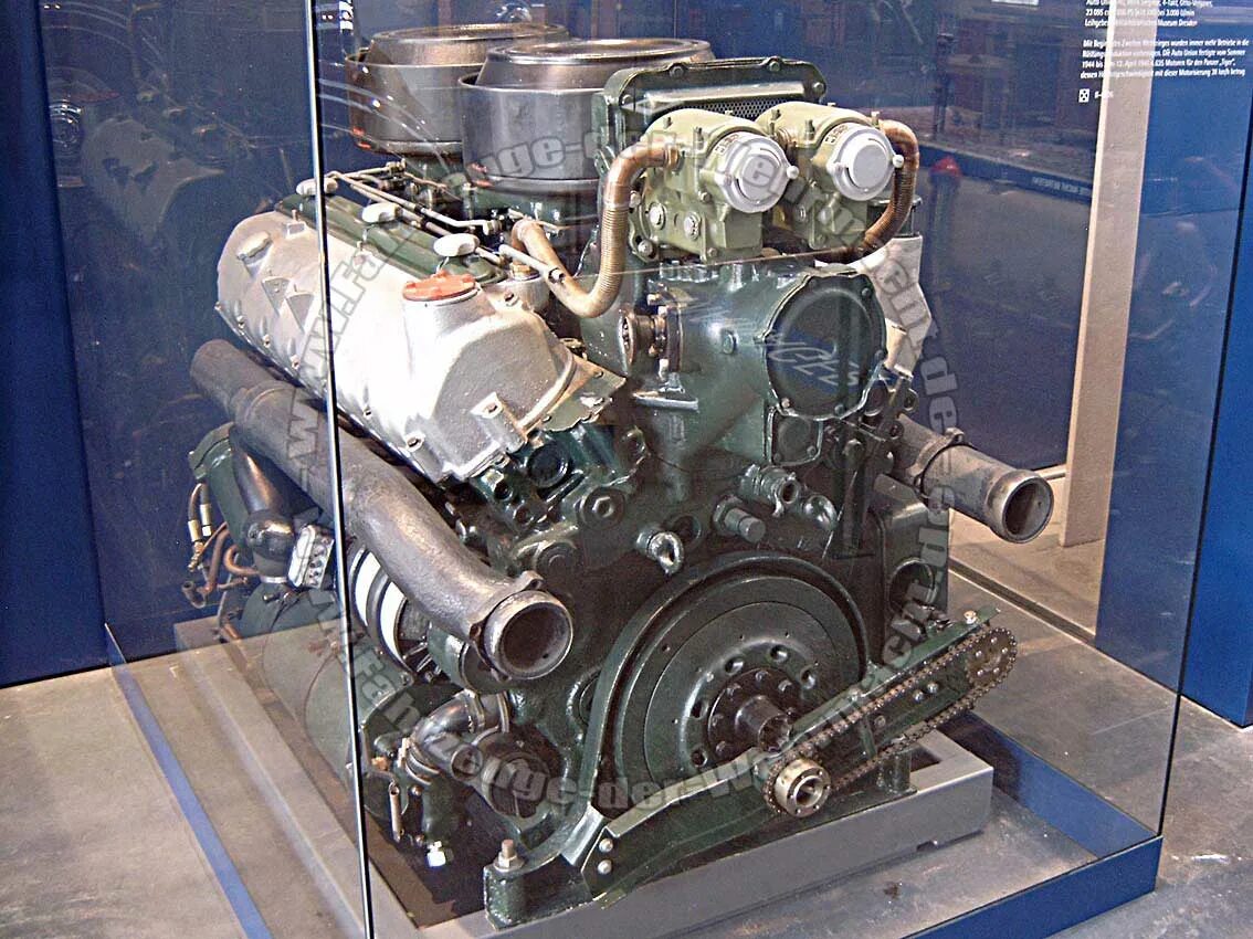 Двигатель тайгер. Двигатель Майбах hl 230. Двигатель Майбах hl230p30. Двигатель Майбах hl 230 p45. Мотор Майбах танка тигр.
