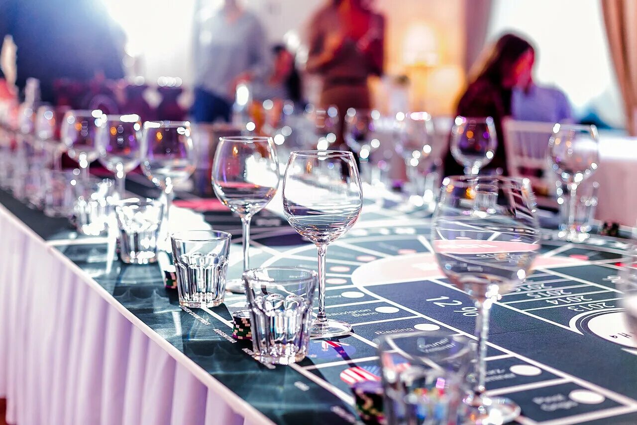 дегустация вин петербург. шато мухрани ресторан в грузии. дегустация вин в кафе. винная дегустация. винное казино спб.