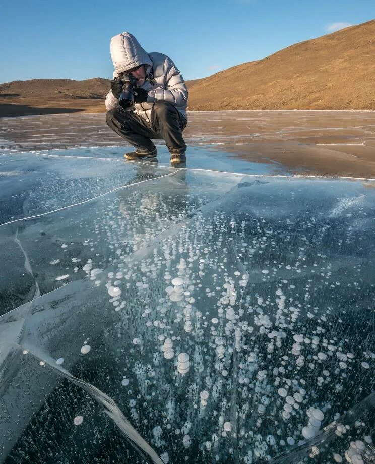 Сколько лед на байкале. Лед Байкала. Прозрачный лед Байкала. Байкал зимой. Чистый лед Байкала.