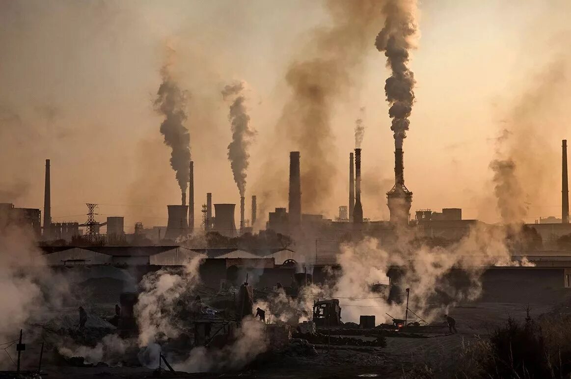 Загрязнение стран окружающая среда. Загрязнение атмосферы Китай фабрики. Заводы загрязняют воздух. Загрязнение заводами. Заводы загрязняющие окружающую среду.