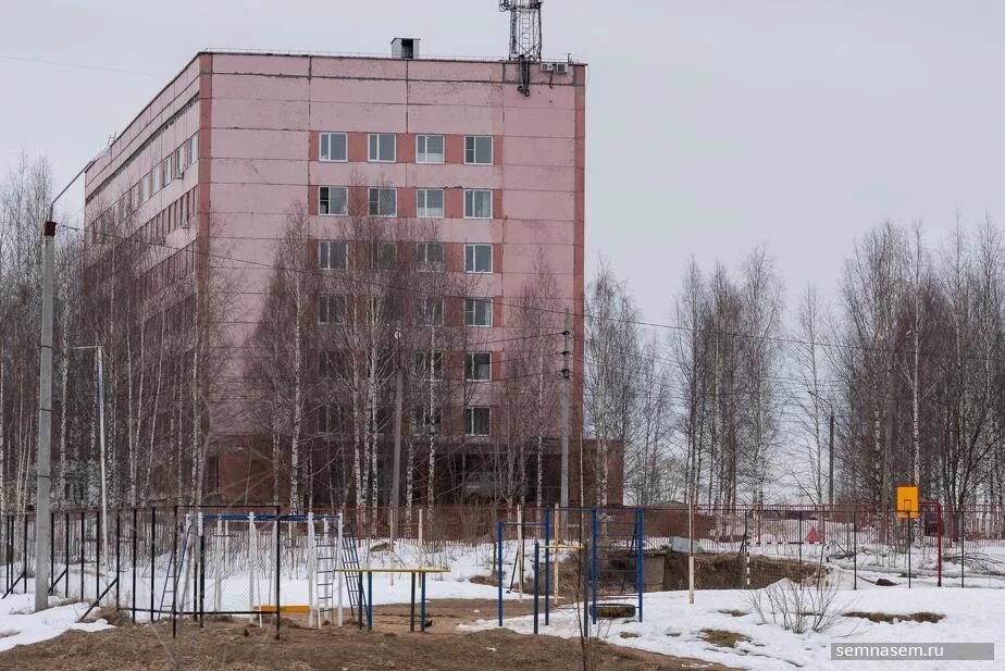 Эжвинская городская поликлиника сайт. Городская больница Эжвинского района. Сыктывкар Эжва больница. Розовая больница Эжва.