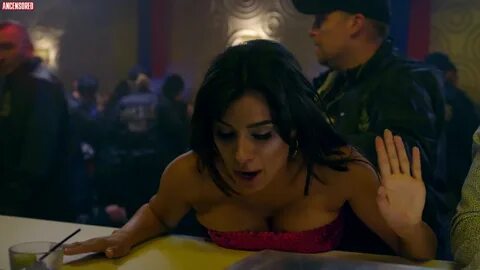 Naked Diane Guerrero in Orange Is the New Black ANCENSORED.