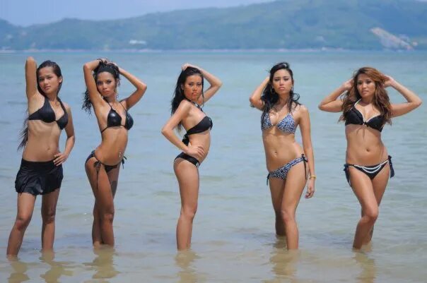 Филиппинки на пляже. Девушки филиппинки на пляже. Девушки Тайланда обычные. Девушки Киргизии на пляже.