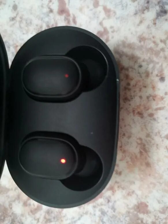 Не заряжаются наушники xiaomi airdots 2. Redmi airdots 2 индикатор зарядки на кейсе. Наушники редми не заряжается. Наушники редми не заряжается. Xiaomi airdots 2 левый наушник.