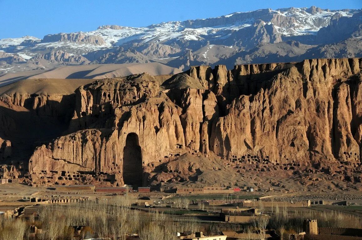 Бамианские статуи Будды. Бамианские статуи Будды Афганистан. Бамианская Долина Афганистан. Долина Бамиан в Афганистане.