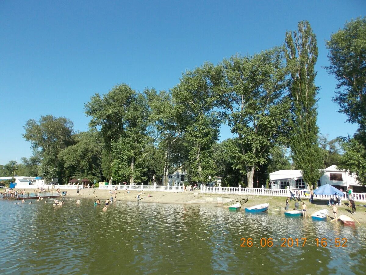 Черкесск парк зеленый остров. Черкесск парк культуры зеленый остров. ПКИО зеленый остров Черкесск. Зелёный остров Черкесск пляж. Зеленый парк черкесск